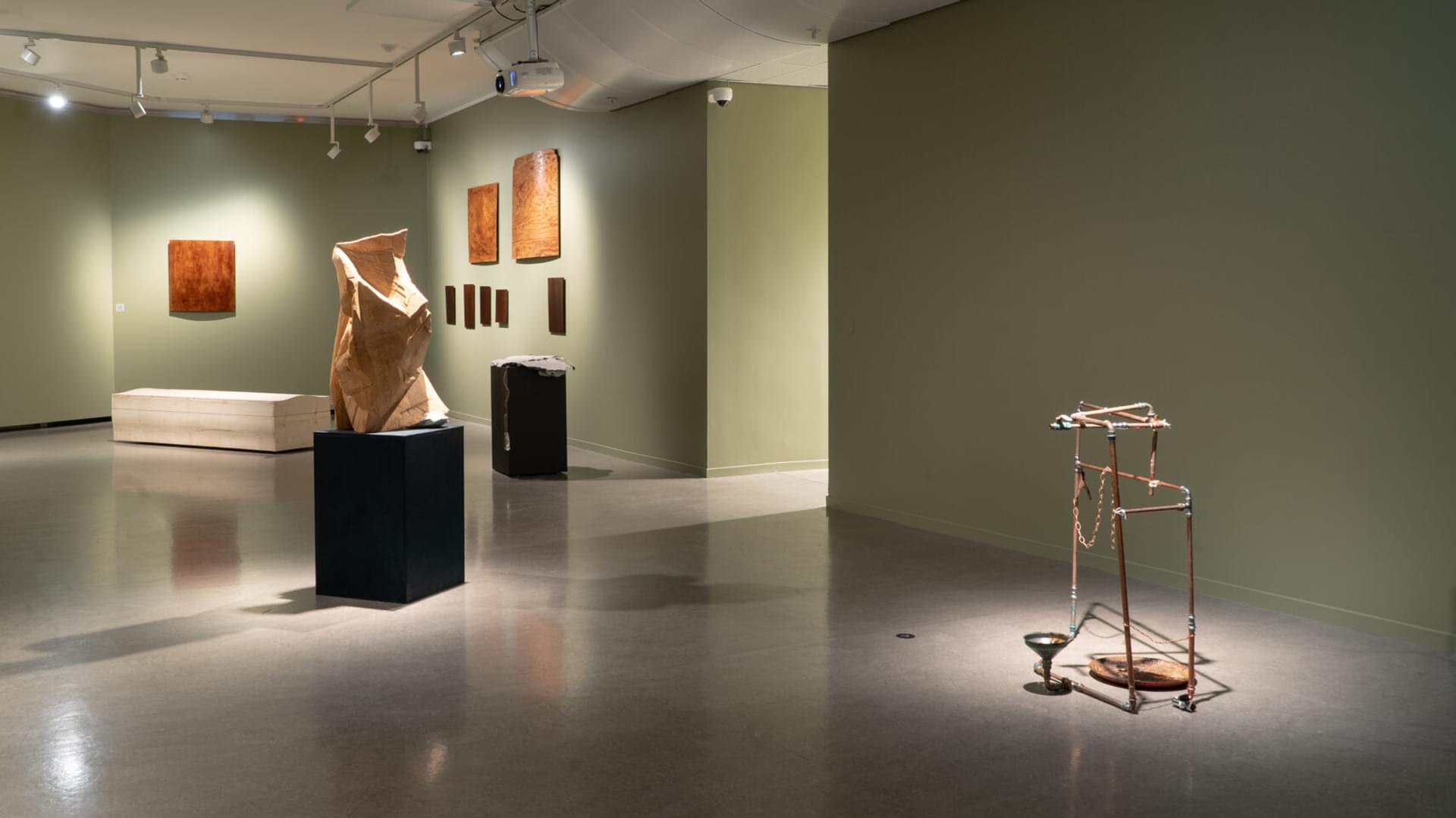 "Kväänibiennaali 2025 – Työ / arbeid"-utstillingen, foto: Nordnorsk Kunstmuseum